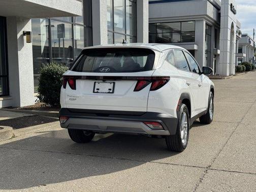 2026 Hyundai TUCSON SE