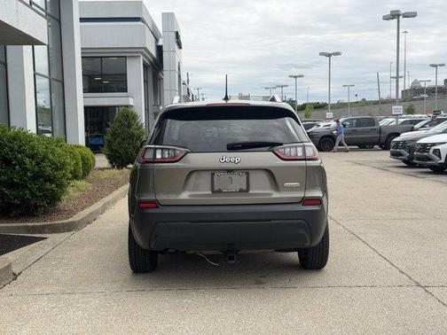Light Brownstone Pearlcoat 2019 Jeep Cherokee Latitude
