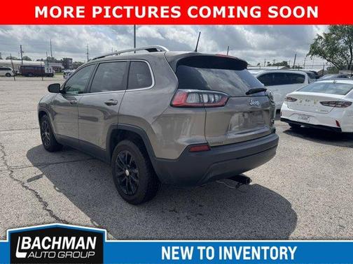 Light Brownstone Pearlcoat 2019 Jeep Cherokee Latitude