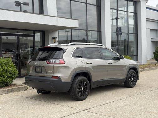 Light Brownstone Pearlcoat 2019 Jeep Cherokee Latitude