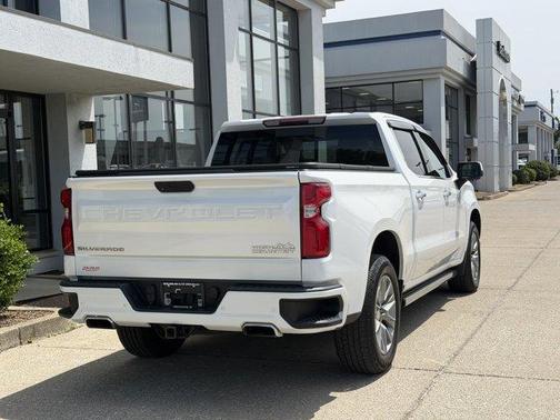 Iridescent Pearl Tricoat 2019 Chevrolet Silverado 1500 High Country