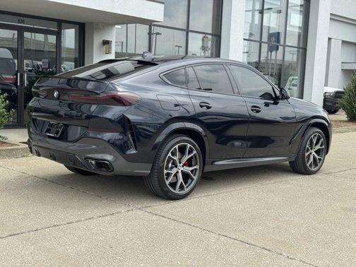 2022 BMW X6 M50i