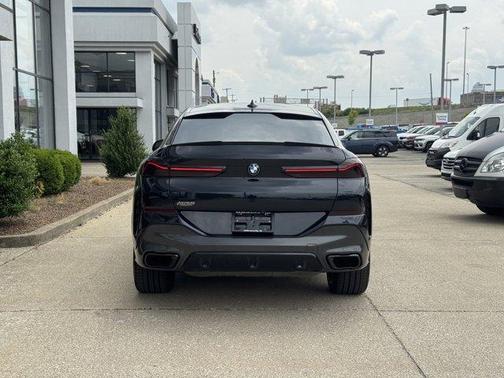 2022 BMW X6 M50i