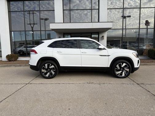 2024 Volkswagen Atlas Cross Sport 2.0T SE w/Technology