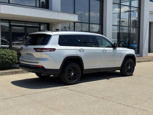 2022 Jeep Grand Cherokee L Laredo