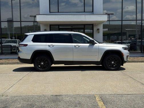 2022 Jeep Grand Cherokee L Laredo
