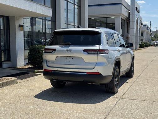 2022 Jeep Grand Cherokee L Laredo