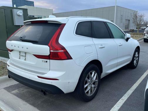 2018 Volvo XC60 T5 Momentum