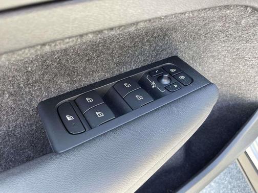 Silver 2023 Volvo XC40 B5 Plus Bright Theme