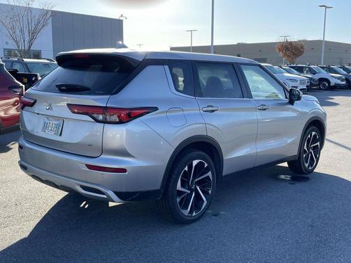 2023 Mitsubishi Outlander SE Black Edition