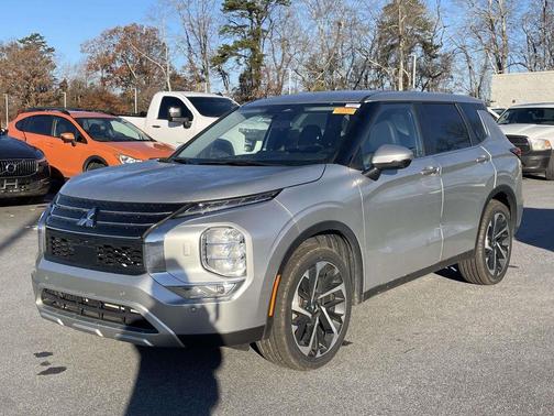 2023 Mitsubishi Outlander SE Black Edition