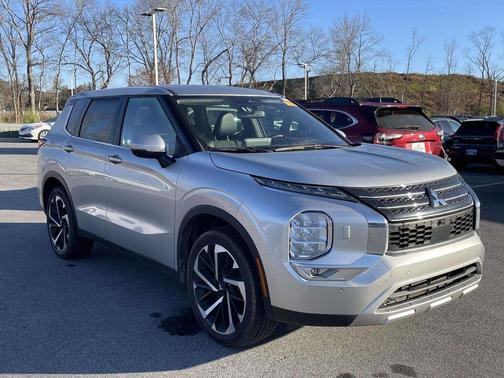 2023 Mitsubishi Outlander SE Black Edition