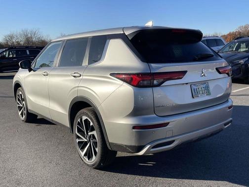 2023 Mitsubishi Outlander SE Black Edition