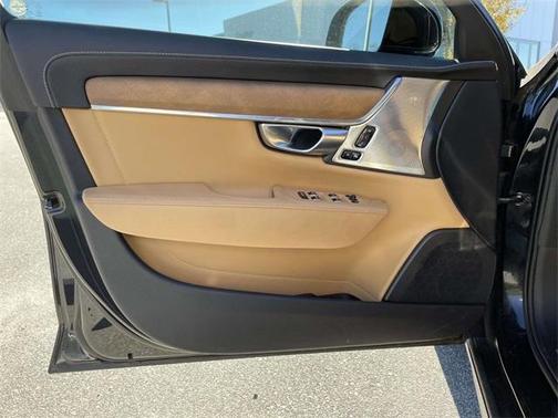 2019 Volvo S90 Recharge Plug-In Hybrid T8 Inscription