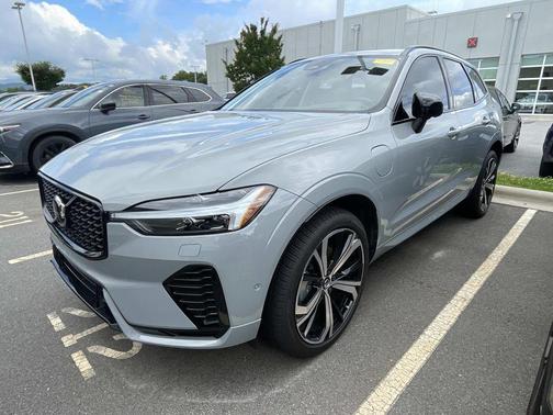 Metallic 2025 Volvo XC60 Plug-In Hybrid T8 Ultra