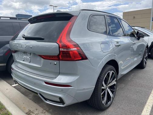 Metallic 2025 Volvo XC60 Plug-In Hybrid T8 Ultra
