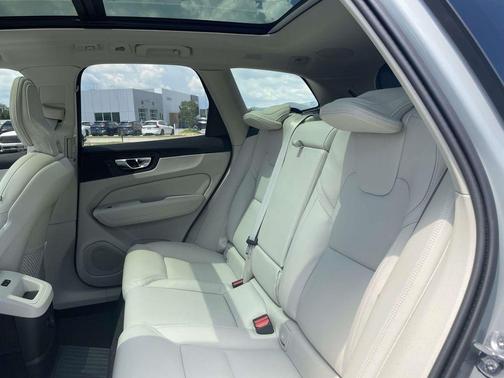 Metallic 2025 Volvo XC60 Plug-In Hybrid T8 Ultra