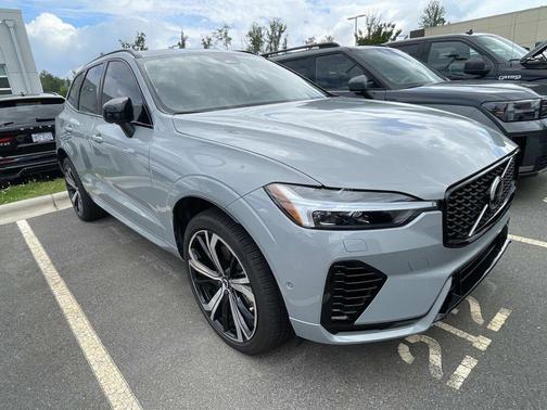 Metallic 2025 Volvo XC60 Plug-In Hybrid T8 Ultra