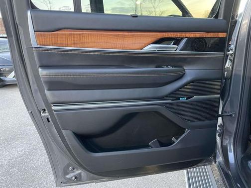 2024 Jeep Grand Wagoneer L Series III