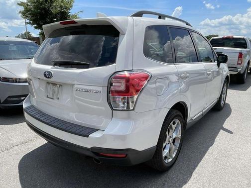 Crystal White Pearl 2018 Subaru Forester 2.5i Touring