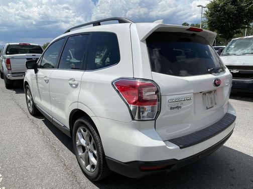 Crystal White Pearl 2018 Subaru Forester 2.5i Touring