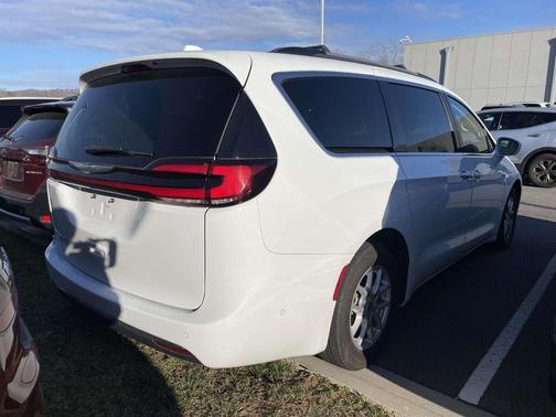 2022 Chrysler Pacifica Touring-L