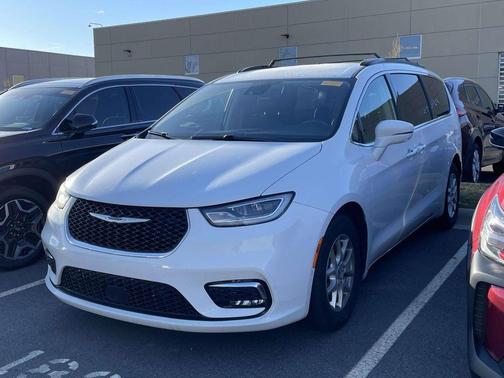 2022 Chrysler Pacifica Touring-L