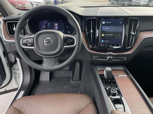 2023 Volvo XC60 B5 Plus Bright Theme