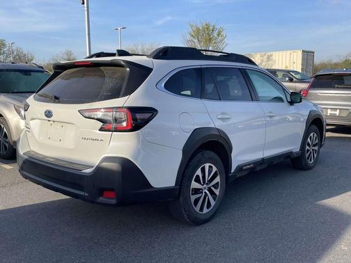 Crystal White Pearl 2025 Subaru Outback Premium