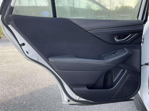 Crystal White Pearl 2025 Subaru Outback Premium