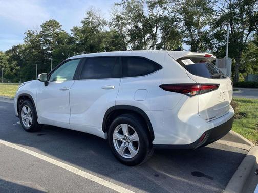 Wind Chill Pearl 2024 Toyota Highlander LE