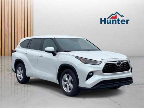 Wind Chill Pearl 2024 Toyota Highlander LE