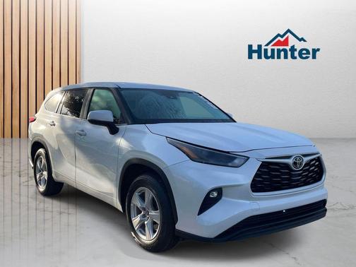 Wind Chill Pearl 2024 Toyota Highlander LE