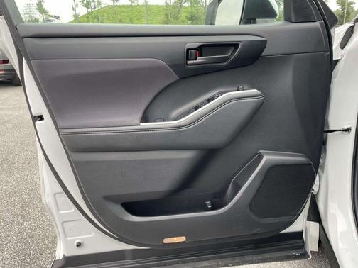 Wind Chill Pearl 2024 Toyota Highlander LE