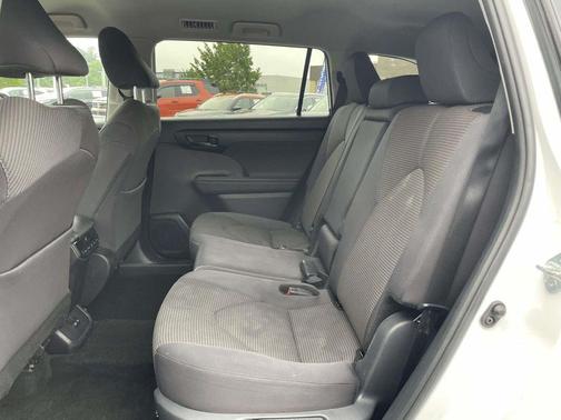 Wind Chill Pearl 2024 Toyota Highlander LE