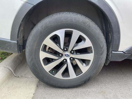 Crystal White Pearl 2020 Subaru Outback Premium