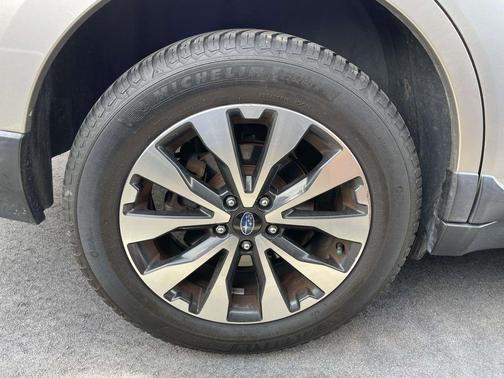Tungsten Metallic 2017 Subaru Outback 2.5i Limited