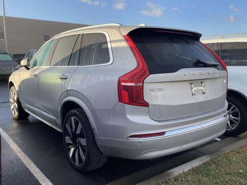 2023 Volvo XC90 Recharge Plug-In Hybrid T8 Plus 6-Seater