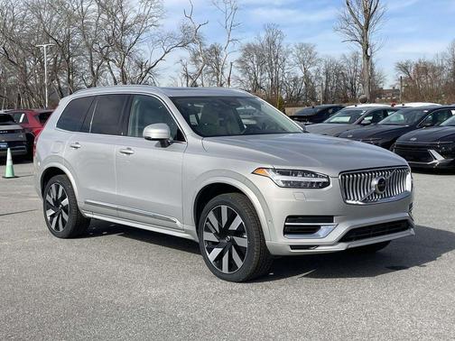 2023 Volvo XC90 Recharge Plug-In Hybrid T8 Plus 6-Seater