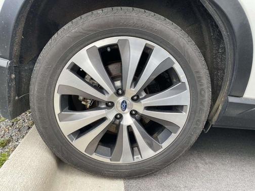 Crystal White Pearl 2022 Subaru Ascent Limited 7-Passenger