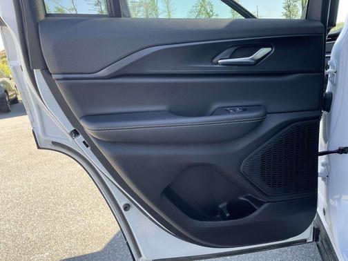 Bright White Clearcoat 2025 Jeep Grand Cherokee Laredo