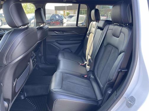 Bright White Clearcoat 2025 Jeep Grand Cherokee Laredo