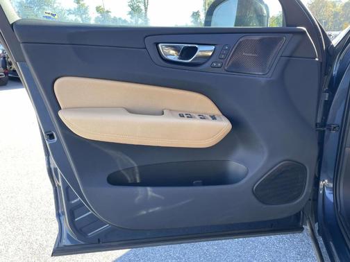 Denim Blue Metallic 2019 Volvo XC60 T6 Inscription