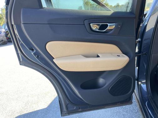 Denim Blue Metallic 2019 Volvo XC60 T6 Inscription