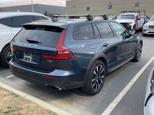 2021 Volvo V60 Cross Country T5