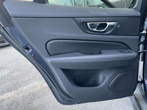 2021 Volvo V60 Cross Country T5