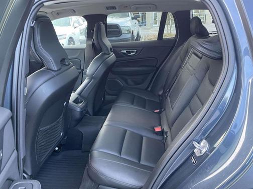 2021 Volvo V60 Cross Country T5