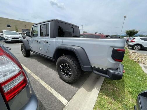 Silver Zynith Clearcoat 2022 Jeep Gladiator Rubicon