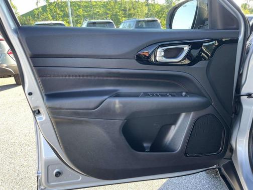 Silver Zynith 2024 Jeep Compass Trailhawk