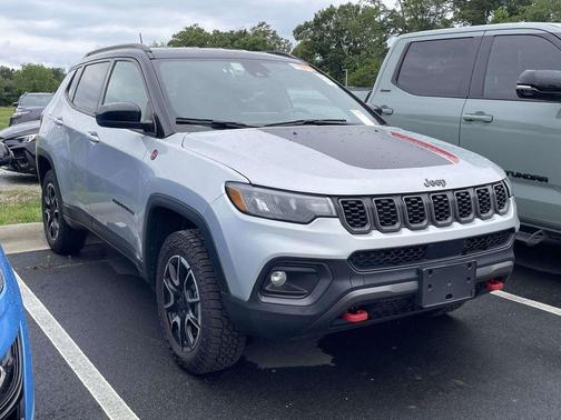Silver Zynith 2024 Jeep Compass Trailhawk